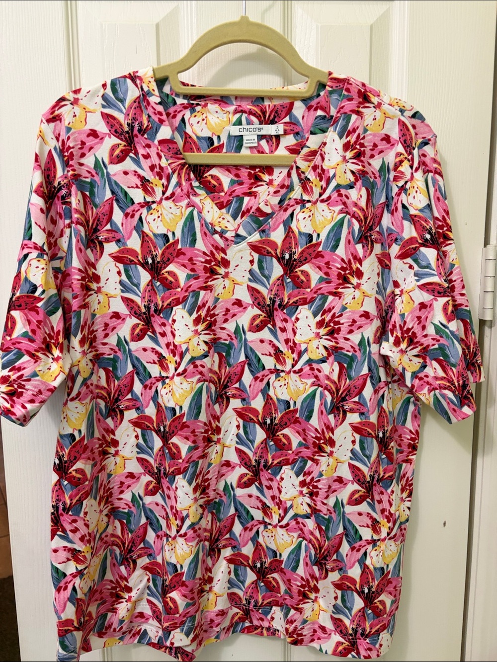 Chico's Pink Multi-Color Floral V-Neck Short Sleeve Top